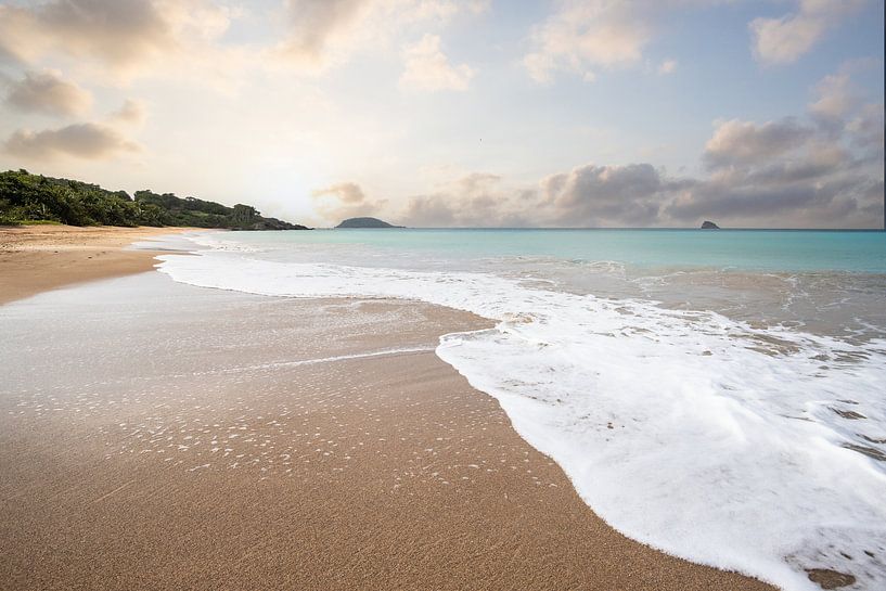 Plage de Clugny, strand in het Caribisch gebied Guadeloupe van Fotos by Jan Wehnert
