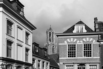 De Domtoren vanaf de Nieuwegracht in zwart-wit van André Blom Fotografie Utrecht