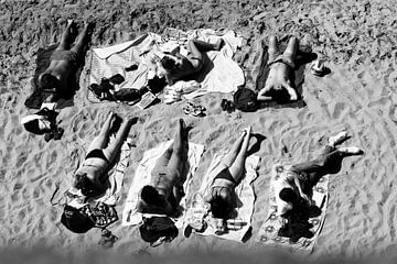 Lying around on the beach of St Malo | Brittany by Flatfield