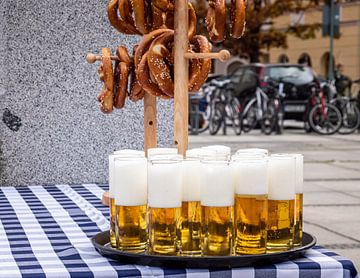 Deutsche Brezel mit bayerischem Bier von Animaflora PicsStock