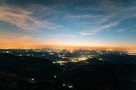 Nachtelijke hemel boven Oberstaufen en de Allgäu van Leo Schindzielorz thumbnail