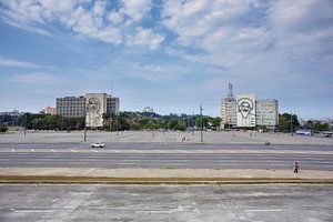 Kuba Havanna. Gebäude an der Plaza de la Revolucion in Havanna mit Porträts von Che Guevara und Fide von Tjeerd Kruse