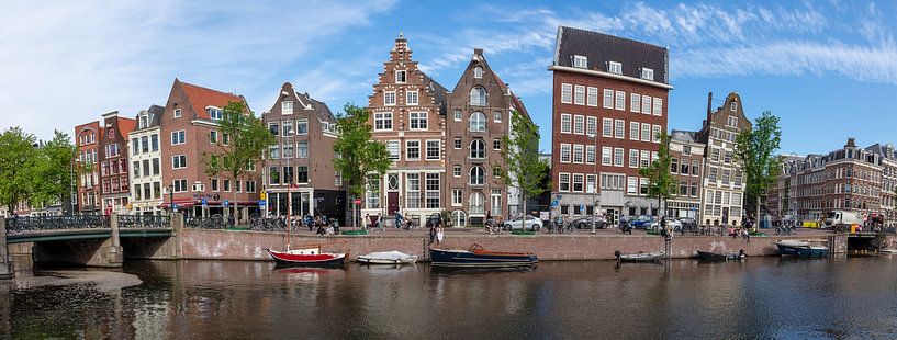 Canal houses in the centre of Amsterdam by Joost Adriaanse