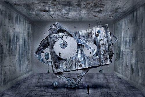 Kunstobjecten in de kamer met klok