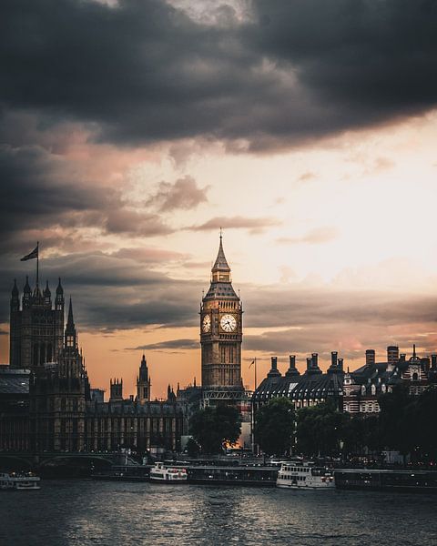 London by Hello Pompoyo
