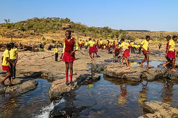 Zuid-Afrikaanse kinderen op schoolreis van Joost Leferink