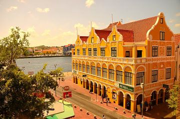 Penha-gebouw in Curaçao van Karel Frielink