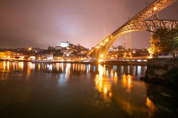 Porto mit Ponte Dom Luís I bei Nacht von Leo Schindzielorz