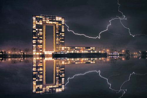 Nachtfoto van Tasmantoren met Onweer - Indrukwekkende Groningen Stadsfotografie