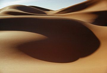 Zandduinen in Sahara woestijn van Frans Lemmens