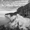 Kreidefelsen auf der Insel Rügen an der Ostsee in schwarzweiss. von Manfred Voss, Schwarz-weiss Fotografie