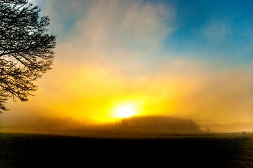 Zonsondergang en mist
