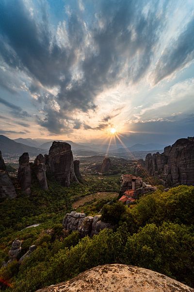 Coucher de soleil apocalyptique Monastères des Météores, Grèce par Michiel de Groot