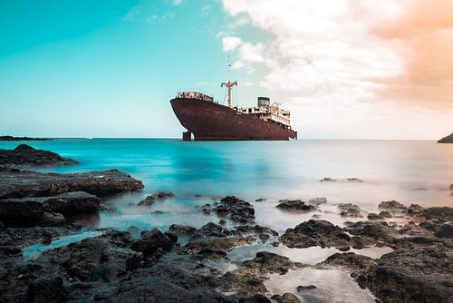 Schiffswrack im Meer von Lanzarote