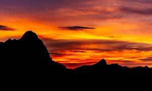 Alpen-Silhouette bei Sonnenuntergang