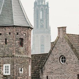 Onze Lieve Vrouwetoren Amersfoort in mist van Amersfoort Fotoprint