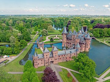Luchtfoto van kasteel De Haar in Haarzuilens Nederland van Eye on You