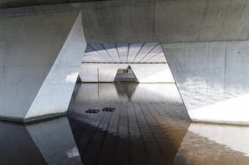 L'eau sous le viaduc