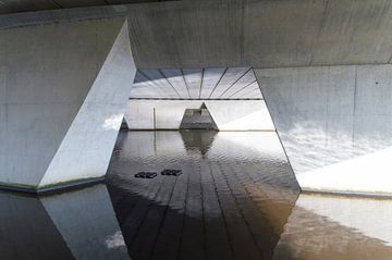 Water onder het viaduct van Robrecht Kruft