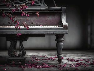 Verlassenes Klavier mit Blüten | Melancholische Schönheit