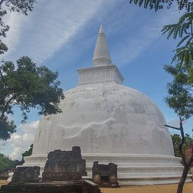 Witte tempel in Polonnaruwa Sri Lanka by Marilyn Bakker