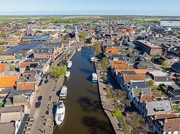 Luchtfoto van het historische stadje Lemmer in Friesland Nederland van Eye on You