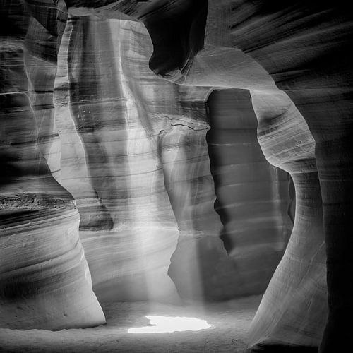 ANTELOPE CANYON Lichtbundel II z/w
