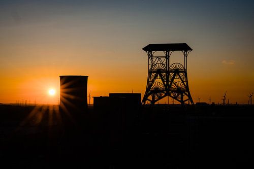 Zonsondergang bij schachtbok