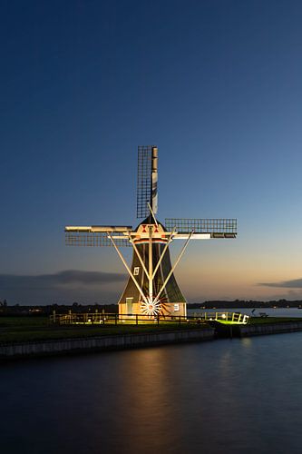Mill de Helper in Groningen at night