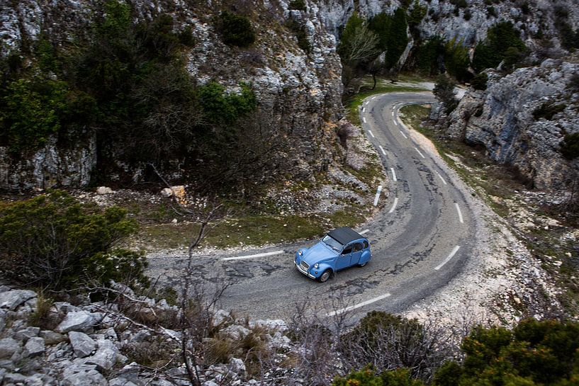 Croisière avec une 2CV en Provence France. Magnifiques routes sinueuses avec de superbes vues. On ne sur Martijn Bravenboer