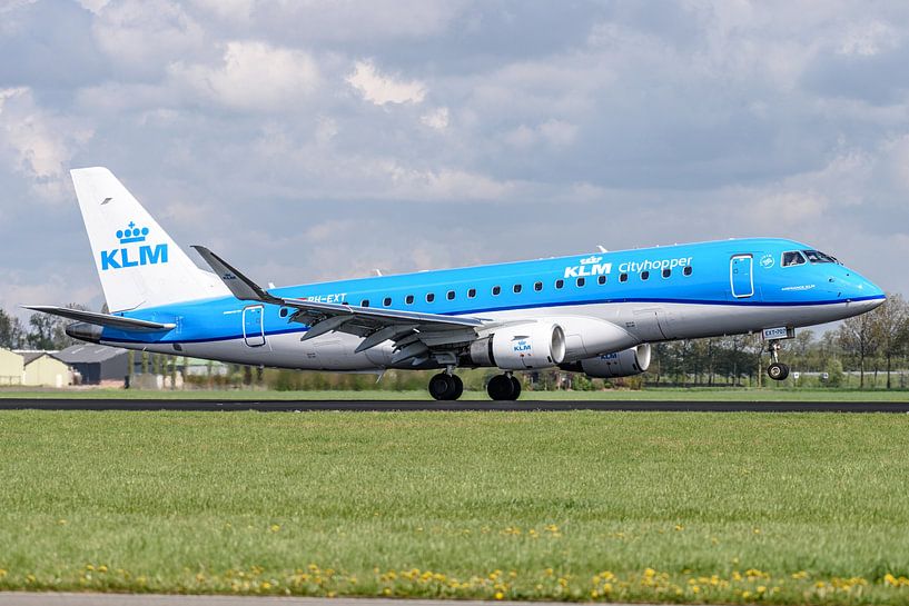 KLM Cityhopper Embraer 170/175 (PH-EXT). par Jaap van den Berg