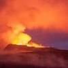 Vulkan Fagradalsfjall spuckt in der Nacht von Ton van den Boogaard
