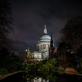 Cathédrale Saint-Paul, jardin des miroirs. sur Chris Rijnbeek