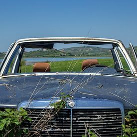 Verlaten Auto in Albanië van Adelheid Smitt