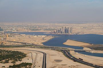 Vue sur la ville désertique de Dubaï sur Edsard Keuning