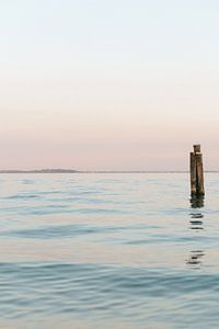Blick über den Gardasee | Italien | Reisefotografie | Druck | Pastellfarben von Mirjam Broekhof
