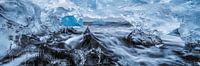 Vue à travers un iceberg sur une plage en Islande par Voss Fine Art Fotografie Aperçu
