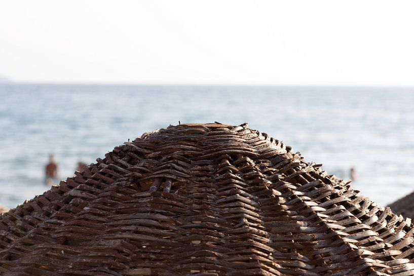 Parasol sur la plage par de-nue-pic