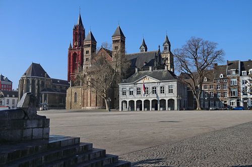 Vrijthof, kerkengroep met Hoofdwacht.