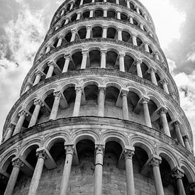 The Tower of Pisa up close by Lizanne van Spanje