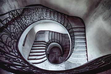 Downward spiral... van Valerie Leroy Photography