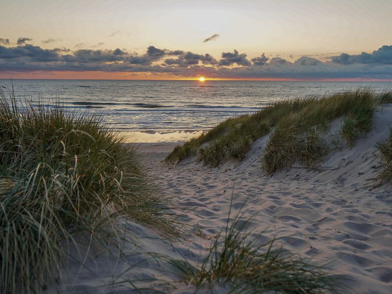 Glimpse of sun above the dunes of Texel by BekijkhetmetWim
