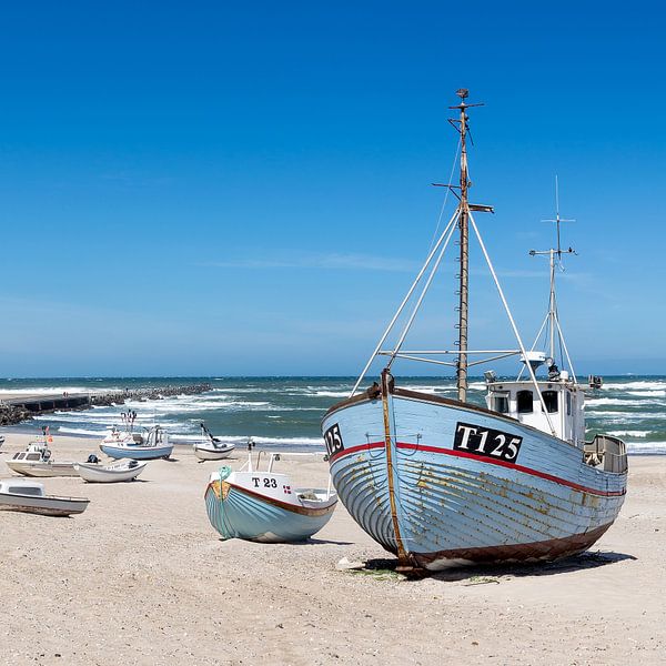Boten op het strand par Bas Wolfs