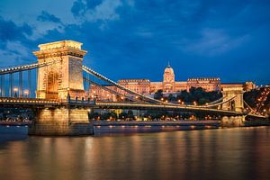 Budaer Burg und Kettenbrücke in Budapest von Michael Abid