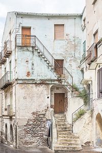 Gebouw in pasteltinten in Italië