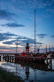Lightship in Harlingen harbour. by scheepskijkerhavenfotografie