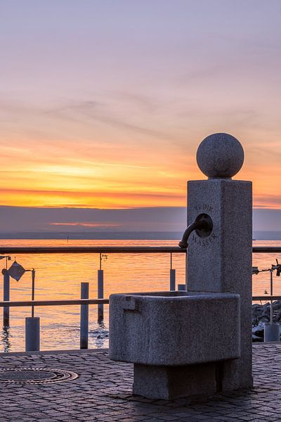 BODENSEE : SONNENUNTERGANG IN FRIEDRICHSHAFEN von Photoart-Naegele