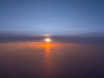 Spiegeling in de zee van wolken van WSPictures