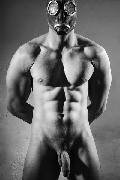 Sehr schöner nackter Mann mit schönem muskulösen Körper, fotografiert in schwarz-weiß.  #E0026 von Photostudioholland