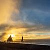 Zonsopkomst bij Reynisfjara Beach in IJsland van Wendy van Kuler